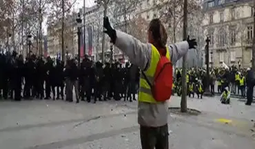 شلیک گلوله پلاستیکی به معترضان جلیقه زرد در پاریس + فیلم 