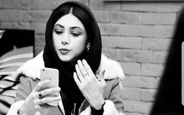 تصاویری از تیپ و ژست آزاده صمدی در یک مراسم (عکس)