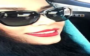 سلفی توماشینی ملیکا شریفی نیا به همراه آناهیتا دری