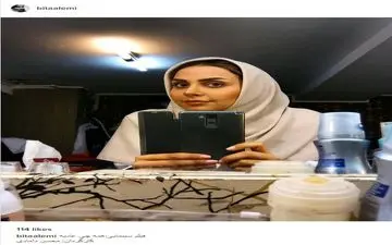 سلفی آینه ای بیتا عالمی در اتاق گریم فیلم «همه چی عادیه»! (عکس)
