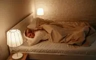 عوارض خطرناک و باورنکردنی خوابیدن با چراغ روشن