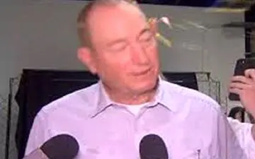 حمله تخم مرغی به سناتور اسلام ستیز استرالیایی