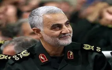 ابراز محبت مادر شهید به سردار سلیمانی در کنگره شهدای کرمان +فیلم 