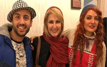  مهناز افشار و خانم بازیگر در یک تئاتر