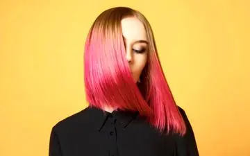 رنگ مو در دوران پریودی| به این دلایل از رنگ کردن مو در دوران پریود خودداری کنید