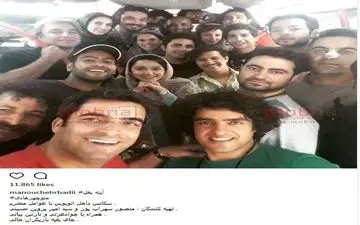 سلفی پرجمعیت منوچهر هادی و هنرمندان در اتوبوس! (عکس)