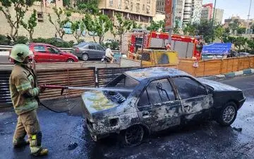 آتش سوزی پژو ۴۰۵ در اتوبان مدرس + عکس