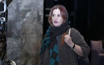 خارج گردی بازیگر مشهور زن ایرانی برنده سیمرغ