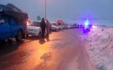 گرفتار شدن 200 خودرو در کولاک گردنه فولادمحله به تلمادره مازندران