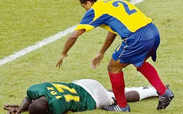 مرگ غم انگیز فوتبالیست‌ها حین مسابقه + فیلم