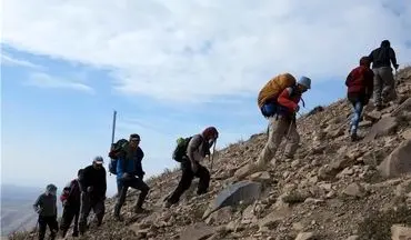 گرفتاری ۶ کوهنورد در قالی‌کوه؛ عملیات امداد و نجات همچنان ادامه دارد