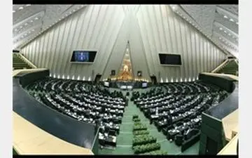 نمایندگان در حال خروج از صحن هستند


