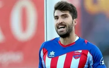 انصاری فرد و احسان حاج‌صفی نزدیک به درب خروج المپیاکوس