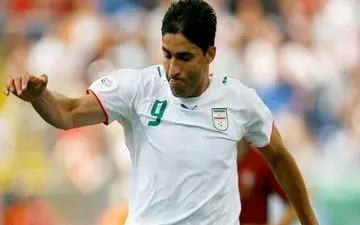 از اینکه نتوانستم هفته قبل به ورزش و مردم بروم ناراحتم