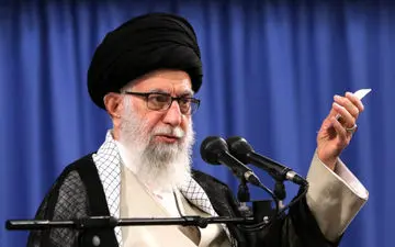 عینک جدید رهبر انقلاب در دیدار با روحانیون