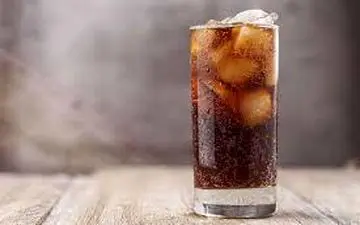 علاقه‌مندان به نوشیدن نوشابه؛ نوشابه سیاه بخرید ولی نخورید!/ بیا تا  بگم ماجرا چیه!