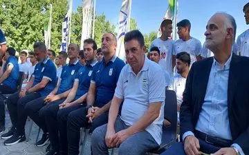 بدرقه نوجوانان ایران با حضور سرمربی تیم ملی/ قلعه نویی: مطمئنم دست پر باز می‌گردید