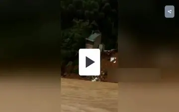 لحظه فرو ریختن ساختمان حین رانش زمین +فیلم