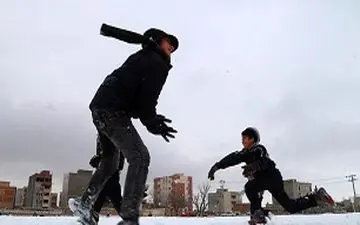 برف مدارس همدان را تعطیل کرد 