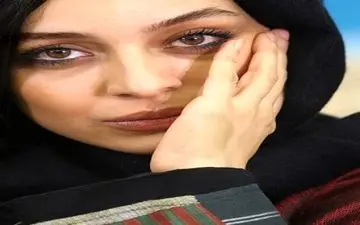 مانتوی عجیب و غریب بازیگر زن مشهور در یک مراسم+عکس