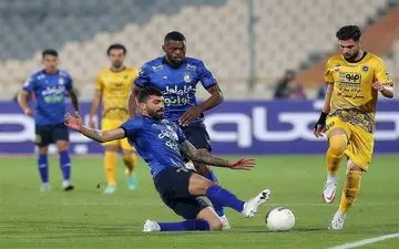 قیمت بالا رفت، دفتر باشگاه عوض شد/ آبی به جای قرمز، مقصد هافبک ملی‌پوش
