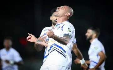 گل اول استقلال به هوادار + ویدئو