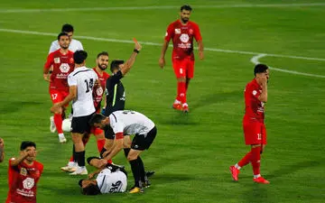 بی‌تفاوتی پرسپولیس در مقابل کارت قرمزهای کامیابی نیا