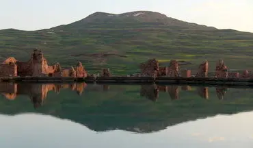 بزرگترین آتشکده ساسانی در وسط دریاچه‌ای عجیب
