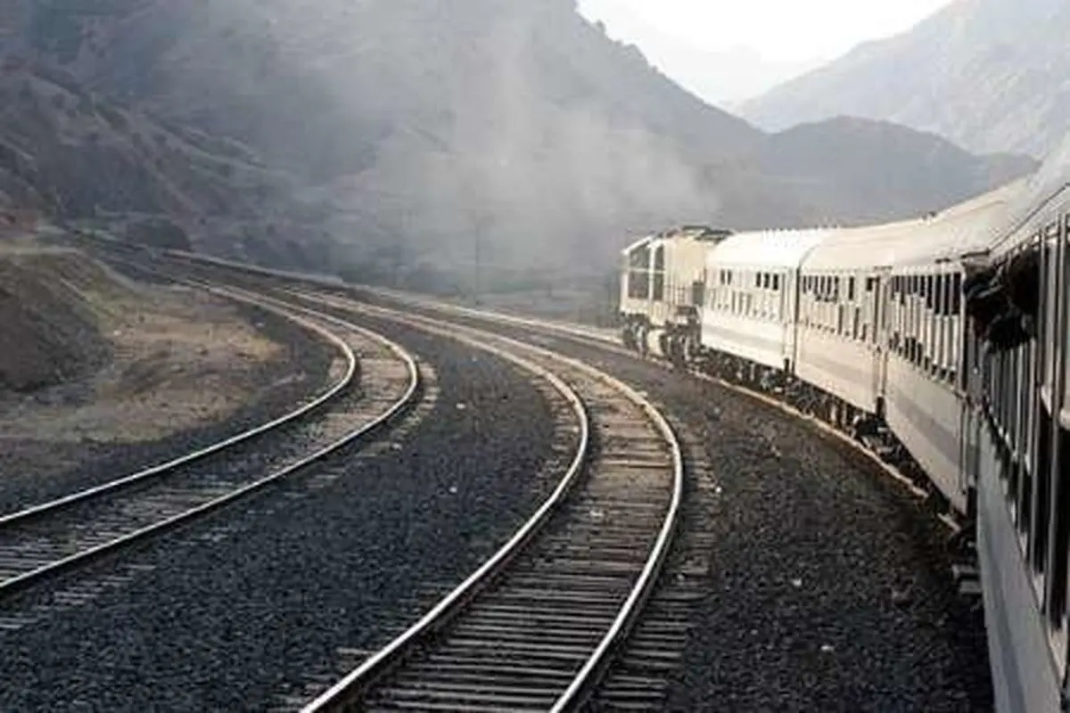 احداث 3هزارو500 کیلومترخط آهن دردست اجراست/ اتصال هشت مرکز استان به شبکه ریلی