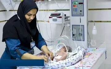نجات جان نوزاد ۴۵ روزه آبادانی پس از انجام ۱۴ بار احیای قلبی