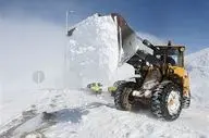 مسدود شدن گردنه"تته"کردستان/ امدادرسانی به ۶۰خودرو گرفتار در برف 