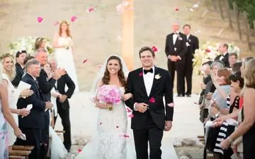 به عروسی دعوت شدی؟ به هیچ عنوان این حرکات رو انجام نده!
