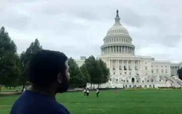 مداحى شنیدنی یک ایرانی مقابل کنگره ایالات متحده آمریکا 