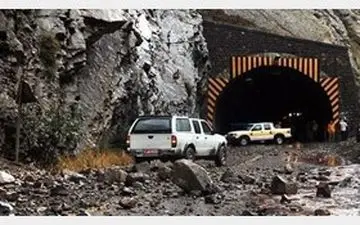 ریزش سنگ در جاده هراز قربانی گرفت