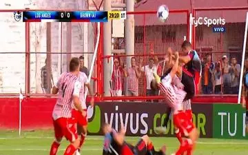 درگیری شدید در فوتبال آرژانتین بعد از تکل وحشتناک (عکس)