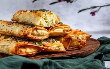 اگه وقتت کمه برای غذا درست کردن  بورک پیازچه پیشنهاد خوبیه!