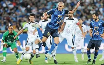 عکس | ستاره استقلال را با مشت و لگد به دربی بردند!
