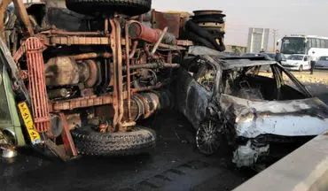 تصاویر وحشتناک از تصادف کامیون در جاده قزوین / تویوتا در آتش سوخت 