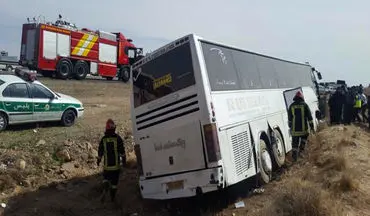 
17 کشته و زخمی در وازگونی اتوبوس در اتوبان زنجان - تبریز