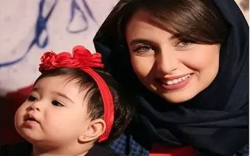 تیپ و ظاهر حدیث مدنی به همراه خواهرزاده اش (عکس)