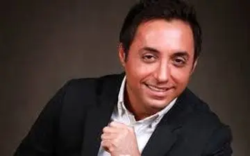 هدیه عجیب آقای بازیگر خانم مجری را سکته داد+عکس