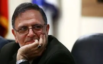 سیف: نظام بانکی دچار تنگنای اعتباری است
