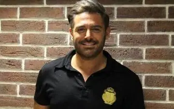  سلفی صمیمانه "رضا گلزار" در کنار دختر خارجی