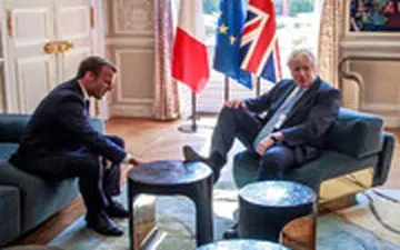  پای بوریس جانسون روی میز مکرون چه می‌کرد؟