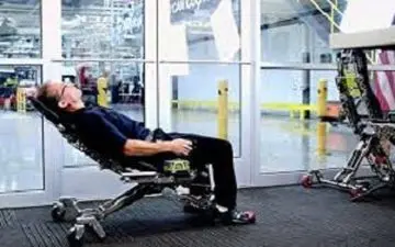 ساخت صندلی‌ مخصوص مکانیکی! + فیلم