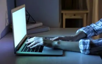 آیا روشنایی نور موبایل و لامپ در شب می‌تواند خطر ابتلا به دیابت ۲ را افزایش دهد؟