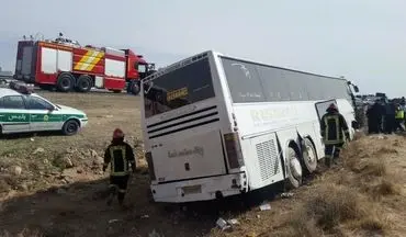 واژگونی اتوبوس در جاده شیراز - مرودشت 13 مصدوم برجا گذاشت