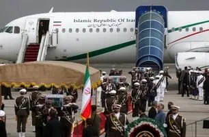به زمین نشستن هواپیمای حامل پیکر خادم الرضا شهید رئیسی فرودگاه هاشمی نژاد مشهد + ویدئو