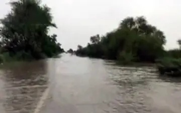 جاده اهواز اندیمشک در محاصره آب