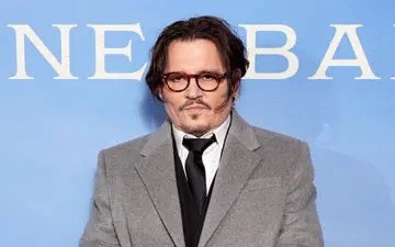 مصاحبه جنجالی کارگردان "ژان دو باری"  از رفتارهای عجیب و غریب جانی دپ در صحنه فیلمبرداری